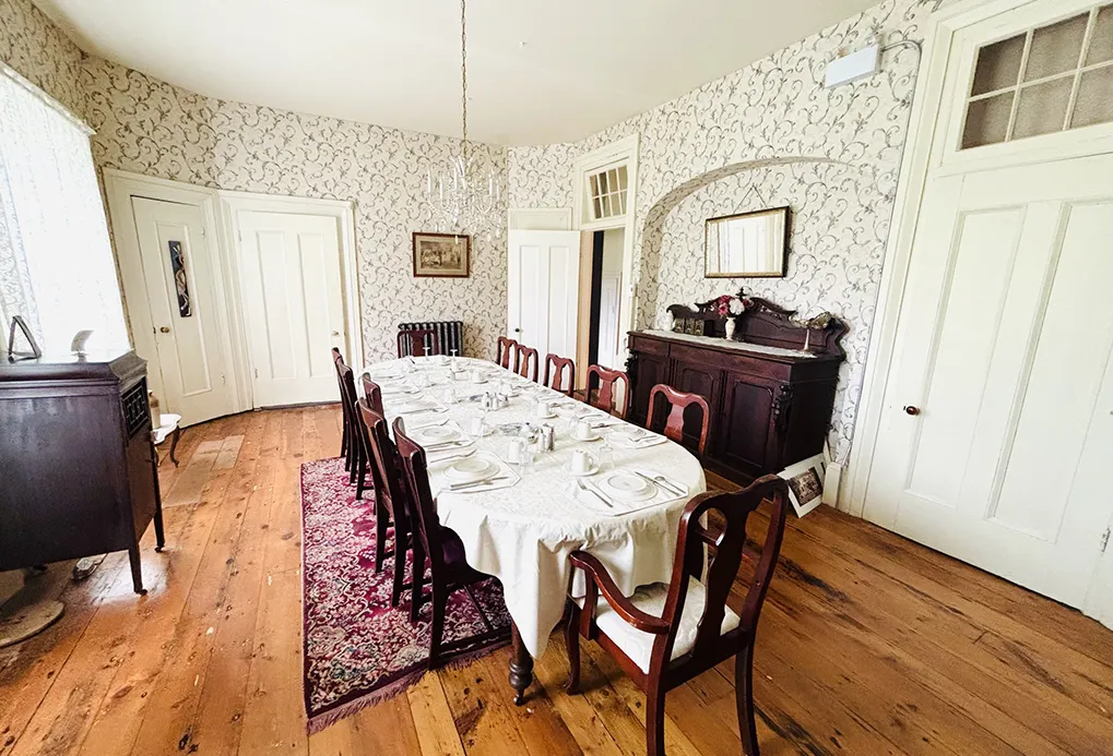 Manoir-Hamilton-salle-a-manger-2